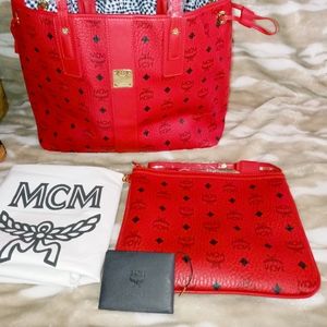 MCM Medium Reversible Tote in Ruby Red